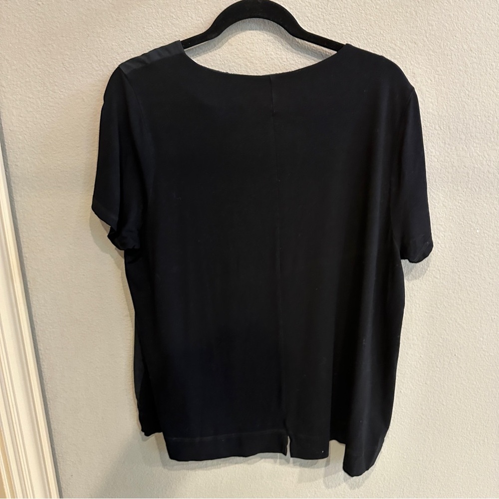 Elemente Clemente | 4 | black light weight boxy short sleeve top - Picture 4 of 6